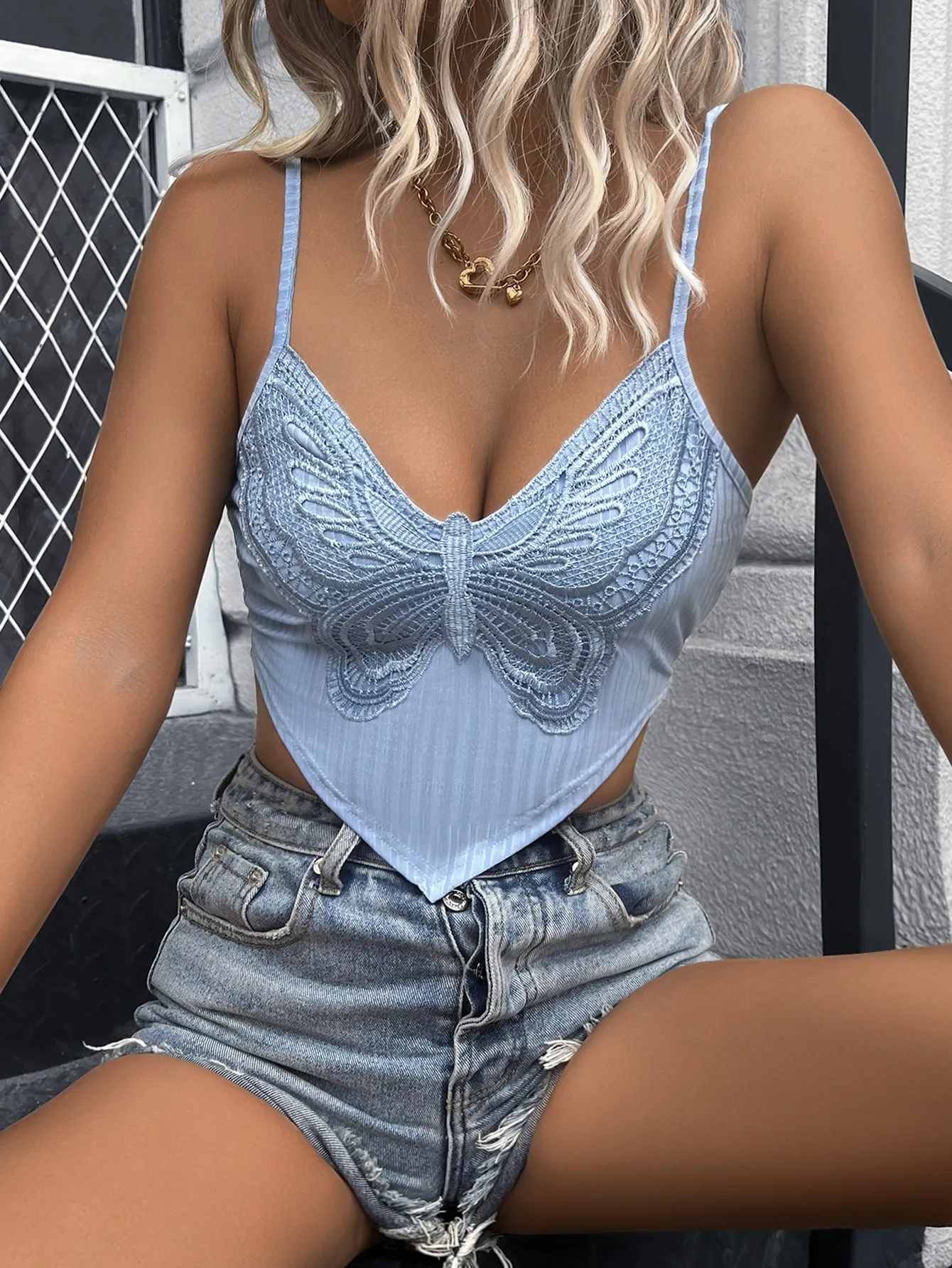 sw2205263402937767_02